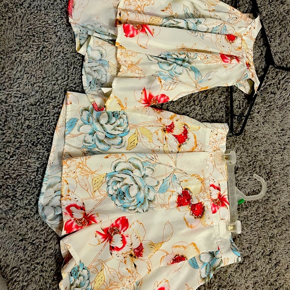 top & shorts - Picture 2 of 2